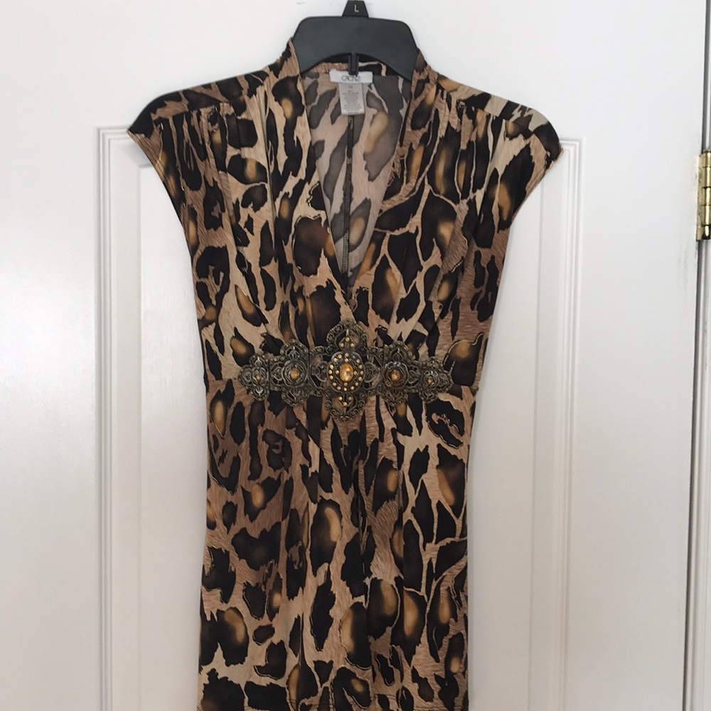 Sexy yet sophisticated leopard sleeveless top.